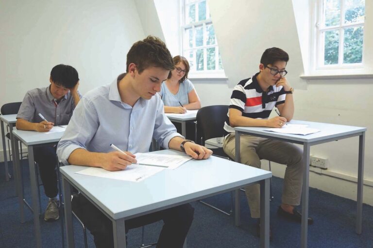 IELTS試験対策コース｜Frances King School of English