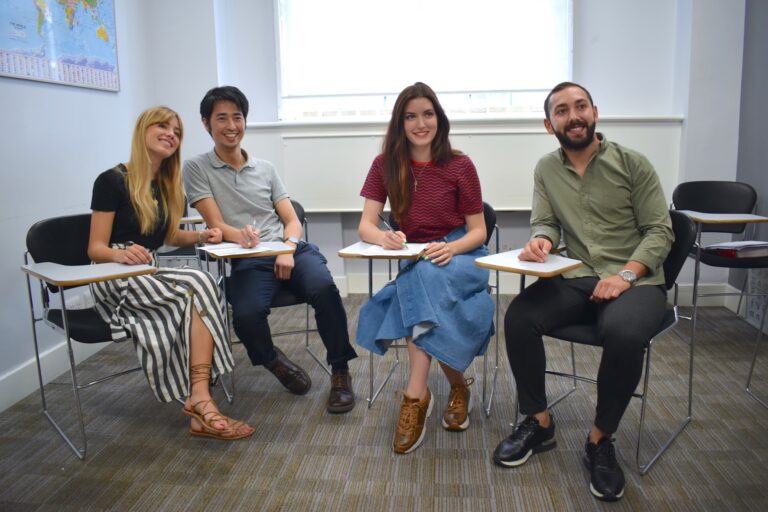 30+ 英語コース｜Frances King School of English